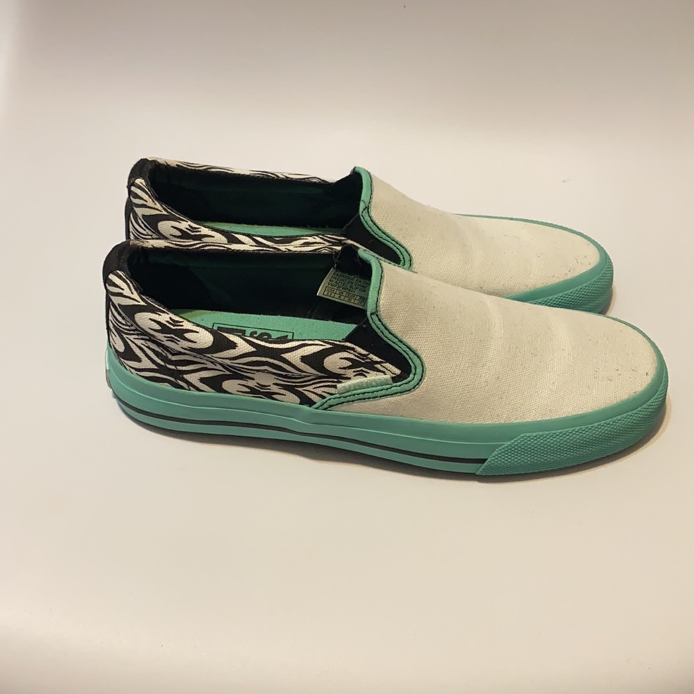 Shoes - Picture 2 of 4
